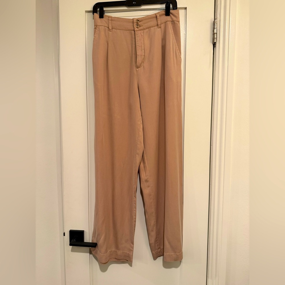 Gorgeous tan flowy pants